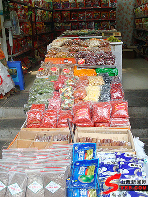 警惕特產(chǎn)消費(fèi)陷阱 精美包裝下的質(zhì)量“縮水”