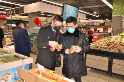 萊州市市場(chǎng)監(jiān)管局開展專項(xiàng)檢查，強(qiáng)化商超監(jiān)管，維護(hù)節(jié)日市場(chǎng)安全穩(wěn)定